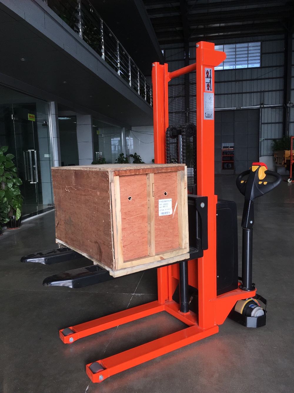 electric pallet stackers